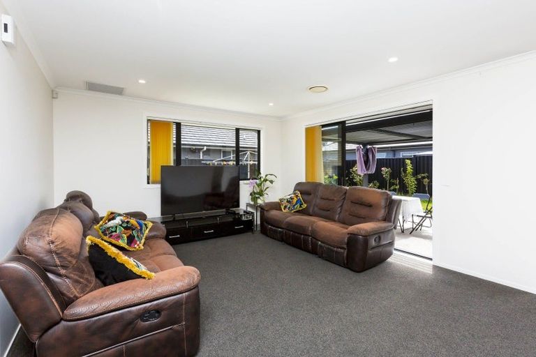 Photo of property in 16 Kerrigan Crescent, Wallaceville, Upper Hutt, 5018