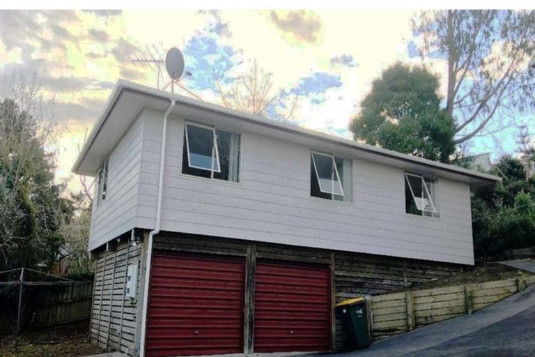 Photo of property in 21 Finn Place, Totara Vale, Auckland, 0629