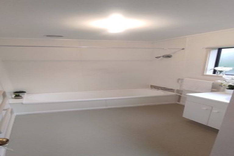 Photo of property in 1/12 Holiday Road, Stanmore Bay, Whangaparaoa, 0932