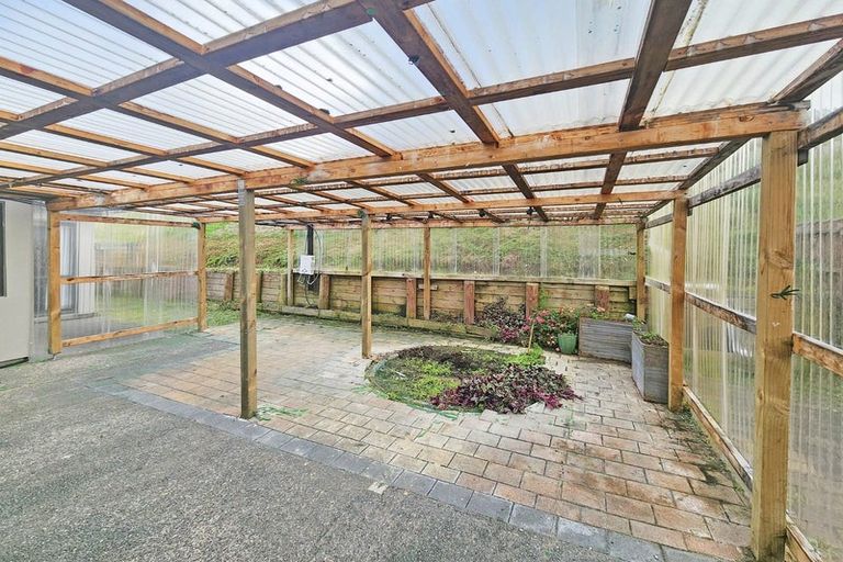 Photo of property in 52 Aotea Drive, Aotea, Porirua, 5024