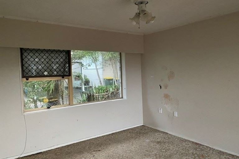 Photo of property in 109 Lincoln Park Avenue, Massey, Auckland, 0614