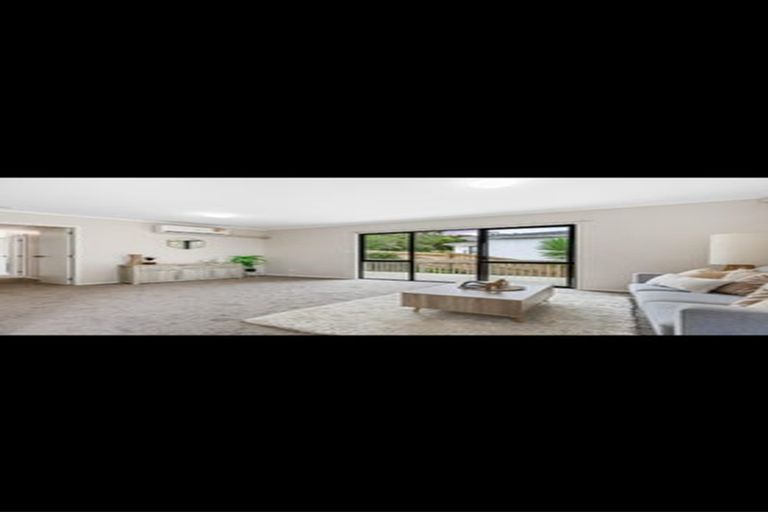 Photo of property in 3 Fernhaven Place, Massey, Auckland, 0614