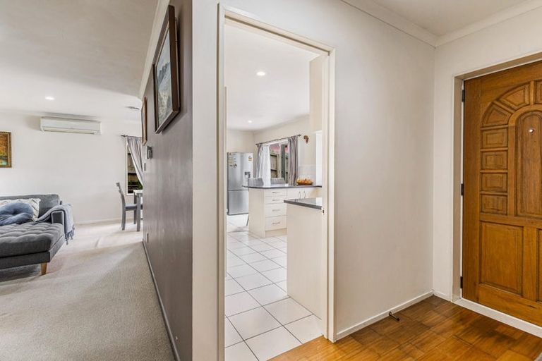 Photo of property in 29 Killygordon Place, Massey, Auckland, 0614