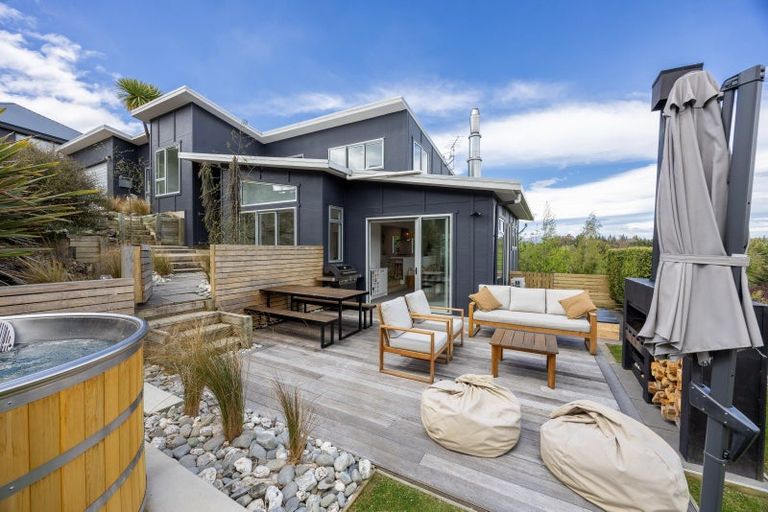 Photo of property in 17 Hillview Place, Wanaka, 9305