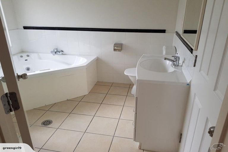 Photo of property in 12 Lone Tree Avenue, Te Atatu Peninsula, Auckland, 0610