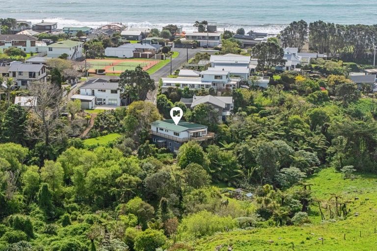 Photo of property in 15 Linda Street, Oakura, 4314