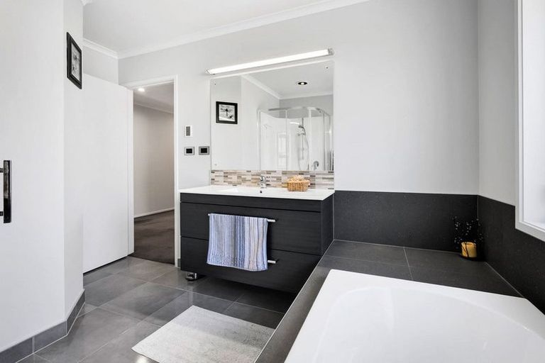 Photo of property in 9 Huetu Place, Bell Block, New Plymouth, 4312