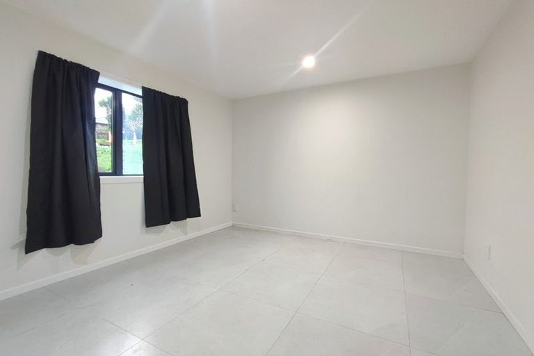 Photo of property in 120a Golf Road, New Lynn, Auckland, 0600