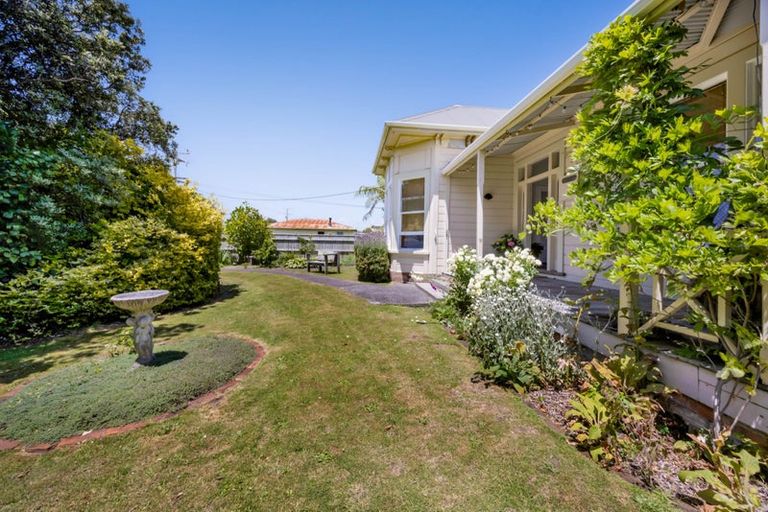 Photo of property in 207 Egmont Street, Patea, 4520