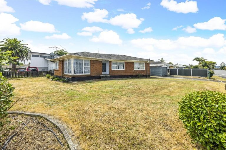 Photo of property in 33 Sunnypark Avenue, Rosehill, Papakura, 2113