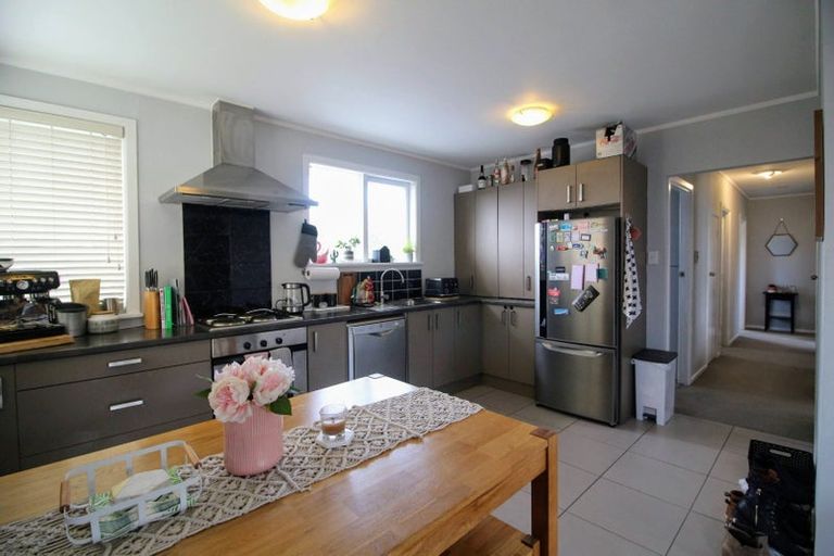 Photo of property in 1/38 Sunnyfield Crescent, Glenfield, Auckland, 0629