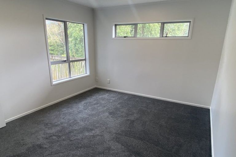 Photo of property in 10 Kingdale Road, Henderson, Auckland, 0610