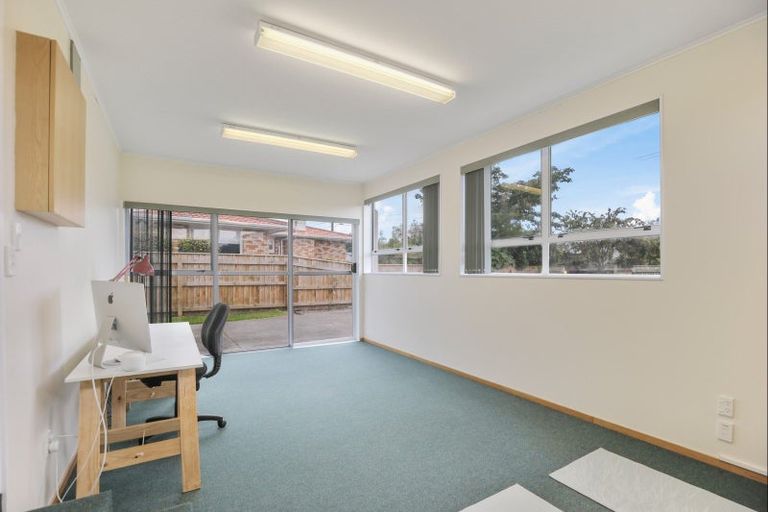 Photo of property in 28 Highbury Drive, Levin, 5510