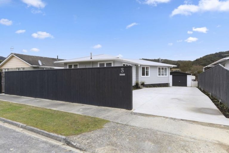 Photo of property in 3 Manurewa Grove, Wainuiomata, Lower Hutt, 5014