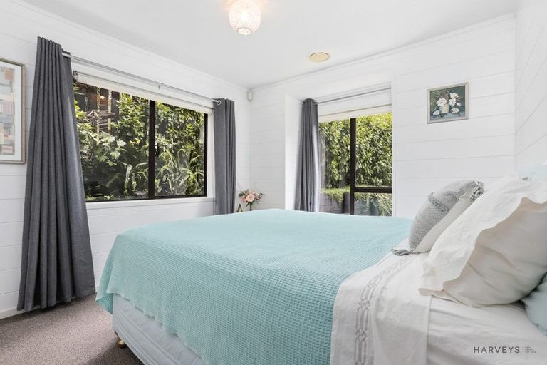 Photo of property in 12 Rimu Road, Oratia, Auckland, 0604