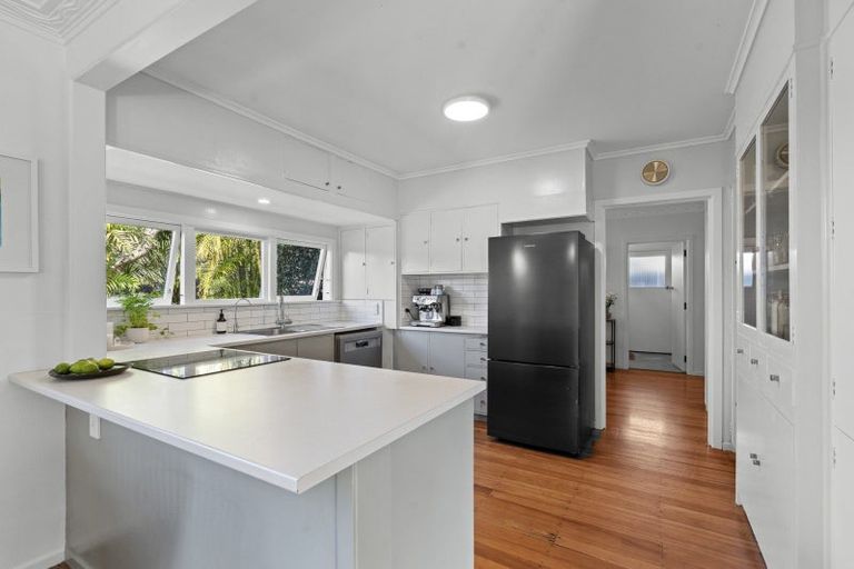 Photo of property in 222 Tukapa Street, Westown, New Plymouth, 4310