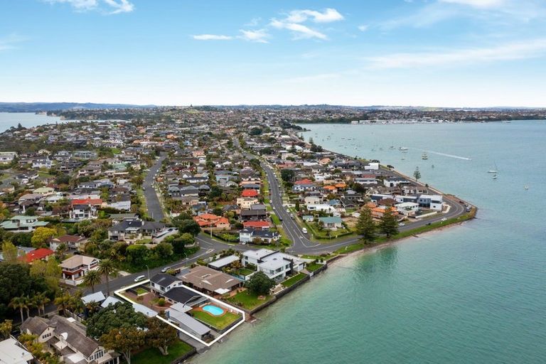 Photo of property in 6 Musick Point Road, Bucklands Beach, Auckland, 2012