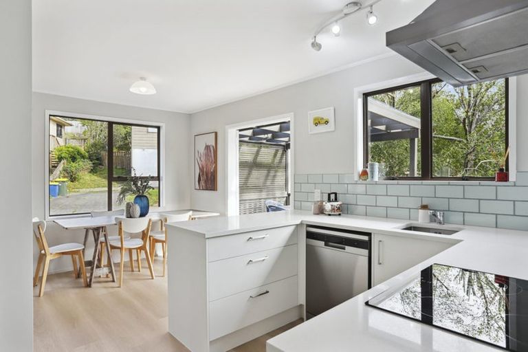 Photo of property in 15 Panzic Place, Glen Eden, Auckland, 0602