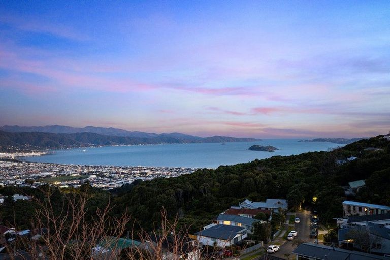 Photo of property in 280 Maungaraki Road, Maungaraki, Lower Hutt, 5010