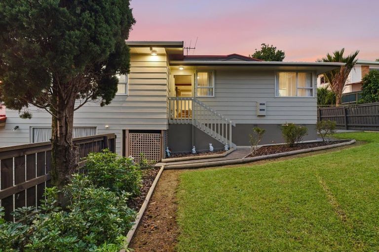 Photo of property in 40 Glenbervie Crescent, Massey, Auckland, 0614