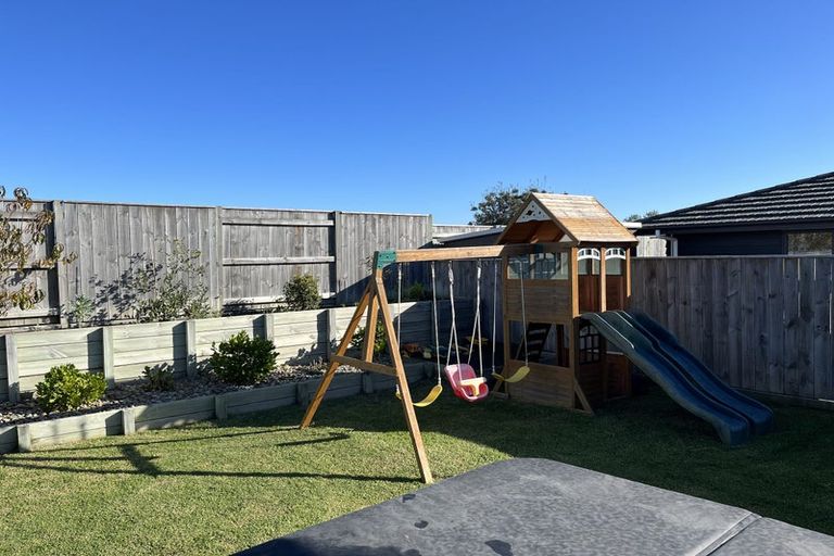 Photo of property in 17 Story Street, Foxton Beach, Foxton, 4815