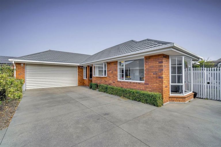 Photo of property in 141 Withells Road, Avonhead, Christchurch, 8042