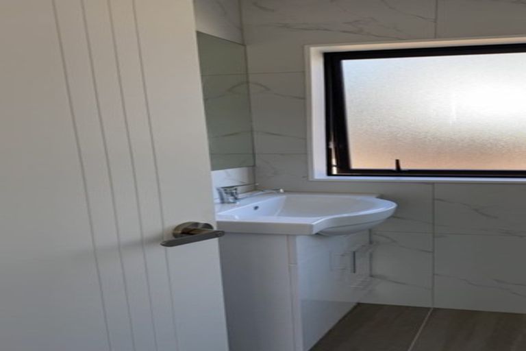 Photo of property in 10 Han Court, Glen Eden, Auckland, 0602