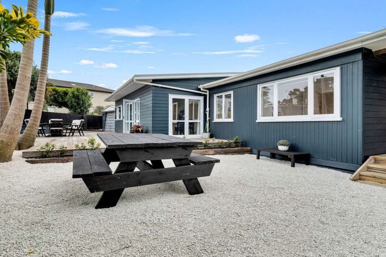 Photo of property in 1 Melia Place, Stanmore Bay, Whangaparaoa, 0932