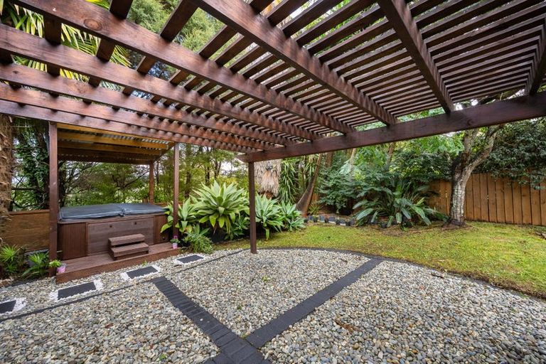 Photo of property in 27 Mckinley Road, Sunnyvale, Auckland, 0612