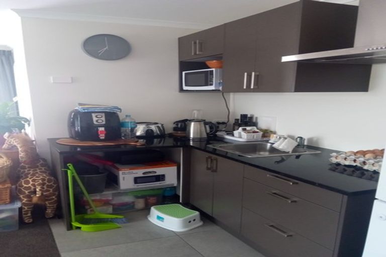Photo of property in 53 Popokatea Drive, Takanini, 2112