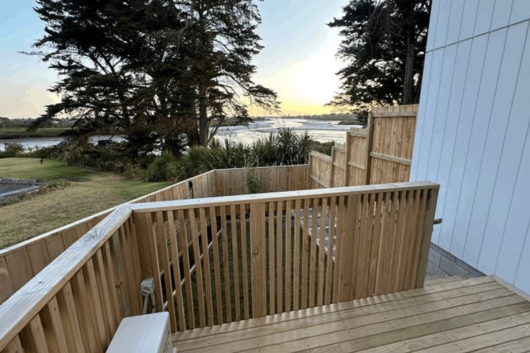 Photo of property in 24 Ramwall Place, Weymouth, Auckland, 2103