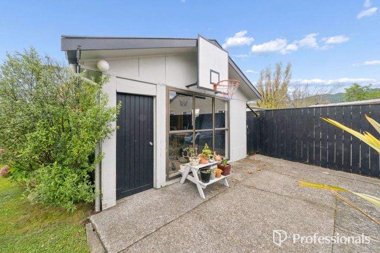 Photo of property in 6 Anson Grove, Naenae, Lower Hutt, 5011
