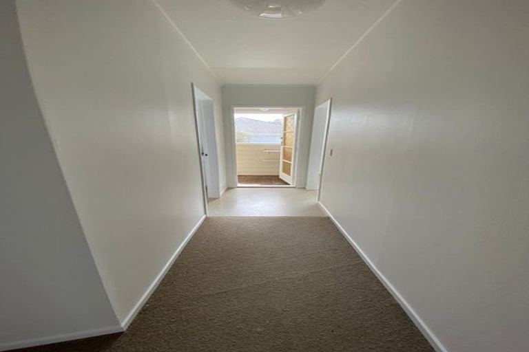 Photo of property in 1 Flint Way, Northland, Wellington, 6012