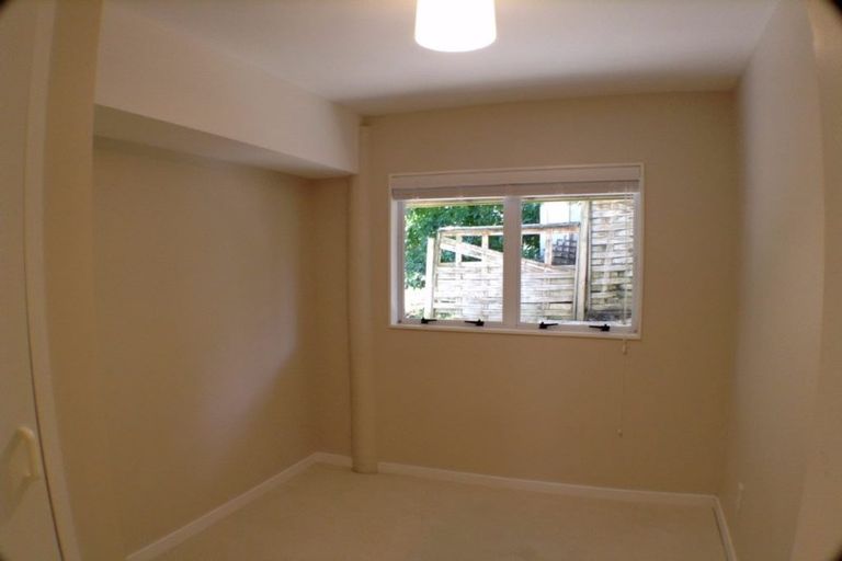 Photo of property in 55 Gatman Street, Birkdale, Auckland, 0626