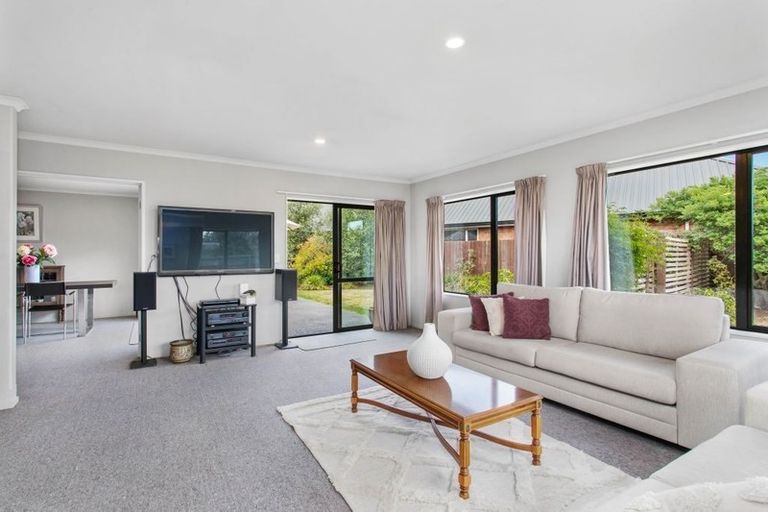 Photo of property in 6 Hawkins Place, Rangiora, 7400