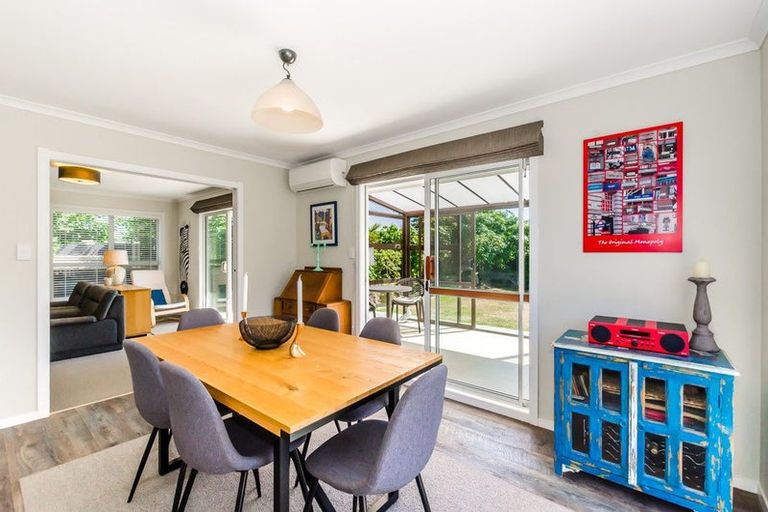 Photo of property in 44 Rewarewa Crescent, Waikanae, 5036