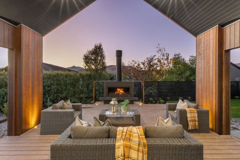 Photo of property in 8 Kerrera Lane, Jacks Point, Queenstown, 9371