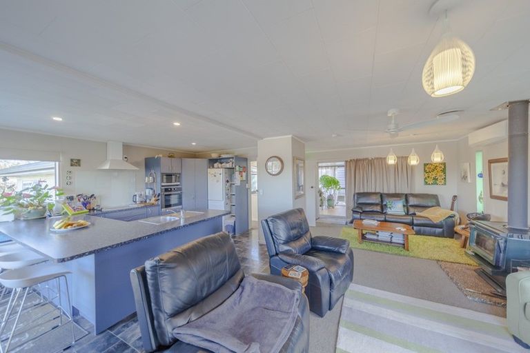 Photo of property in 10 Leeton Drive, Waipukurau, 4200