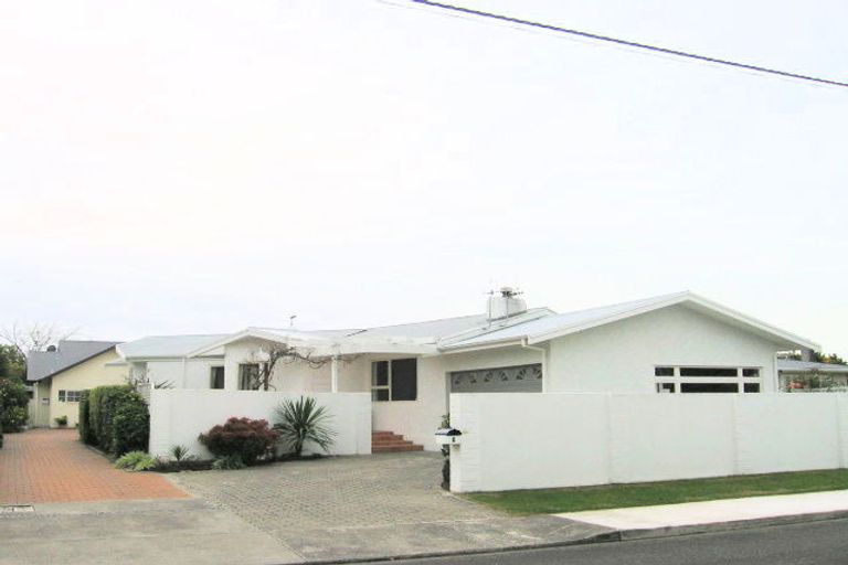 Photo of property in 3 Cambridge Terrace, Taradale, Napier, 4112
