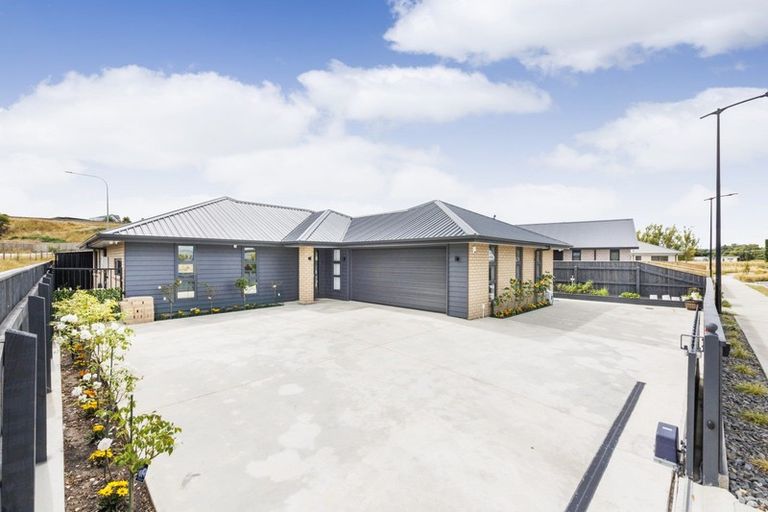 Photo of property in 3 Rangeview Drive, Kelvin Grove, Palmerston North, 4414