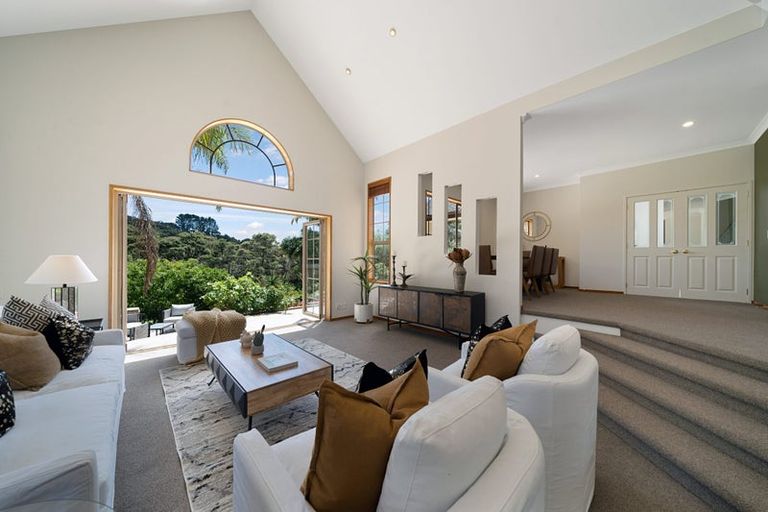 Photo of property in 3 Napuka Road, Henderson Valley, Auckland, 0612