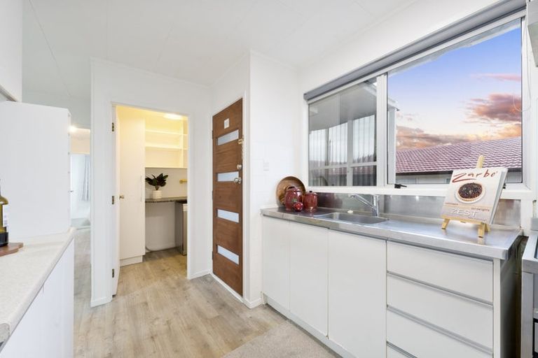 Photo of property in 92 Gallony Avenue, Massey, Auckland, 0614