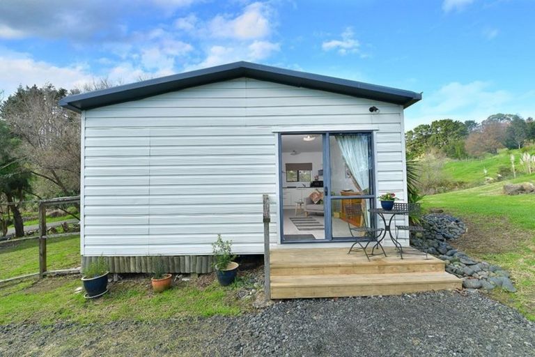 Photo of property in 141 Mangakura Road, Helensville, 0875