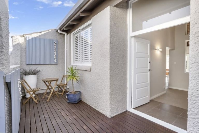 Photo of property in 49b Shanaway Rise, Hillcrest, Auckland, 0627