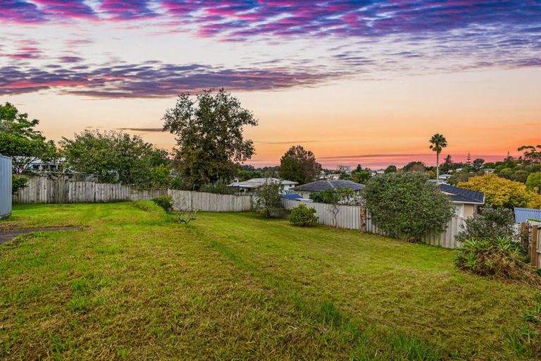 Photo of property in 18 Solar Road, Glen Eden, Auckland, 0602
