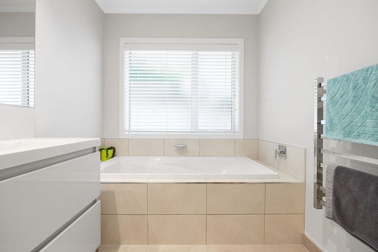 Photo of property in 28c Hamilton Road, Cambridge, 3434