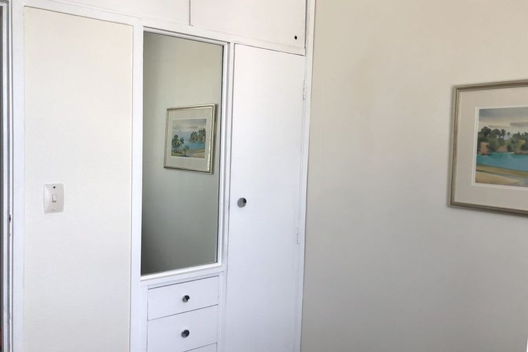Photo of property in 2f7 Oriental Terrace, Mount Victoria, Wellington, 6011