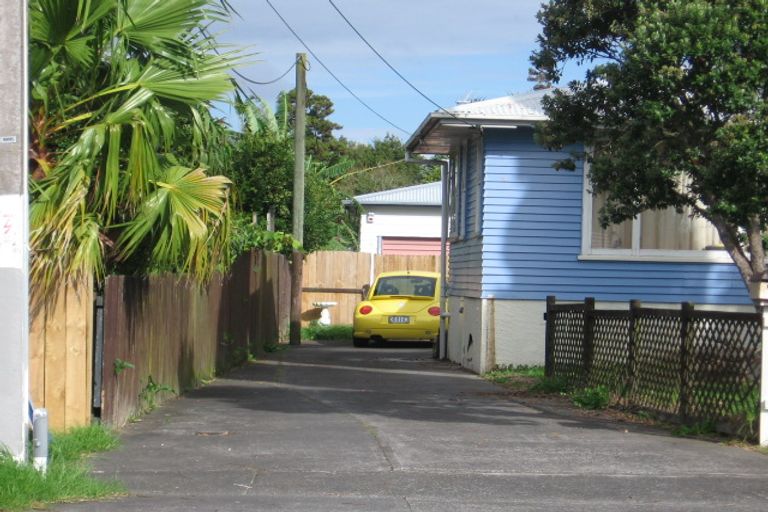 Photo of property in 23 Larnoch Road, Henderson, Auckland, 0610
