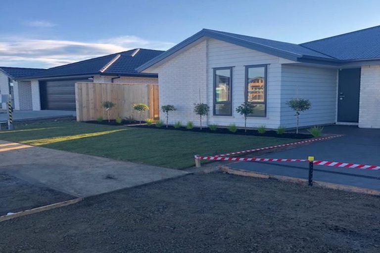 Photo of property in 17 Broadway Parade, Rolleston, 7615
