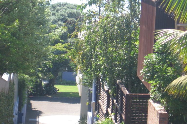 Photo of property in 19a Bournemouth Terrace, Murrays Bay, Auckland, 0630